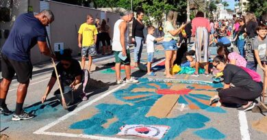 Tapetes de sal marcam celebração de Corpus Christi no Centro de São Pedro da Aldeia