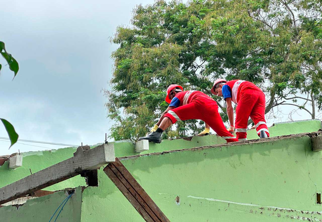 Obra de uma Unidade de Saúde da Família em Maricá destinada a ampliar a rede de Atenção Primária do município.