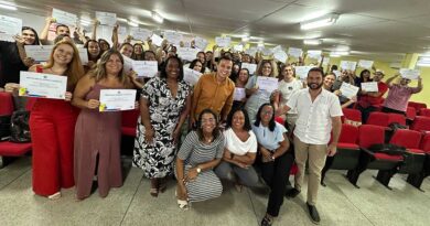 posse-professores-concurso-marica-educacao.jpg