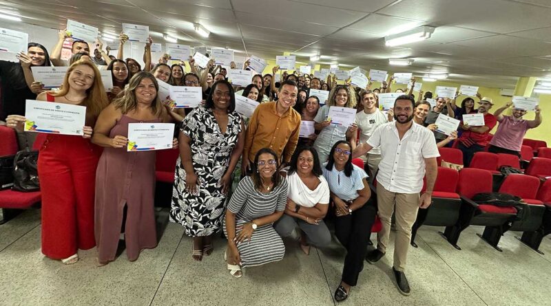posse-professores-concurso-marica-educacao.jpg