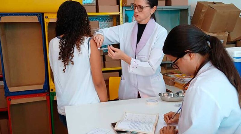 vacinacao-escolas-sao-pedro-aldeia-138-doses.jpg