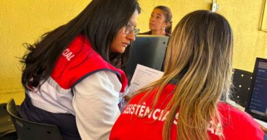 Moradores atualizam o Cadastro Único durante mutirão realizado no CRAS de Itaipuaçu, em Maricá.