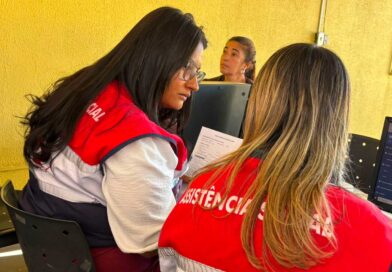 Moradores atualizam o Cadastro Único durante mutirão realizado no CRAS de Itaipuaçu, em Maricá.