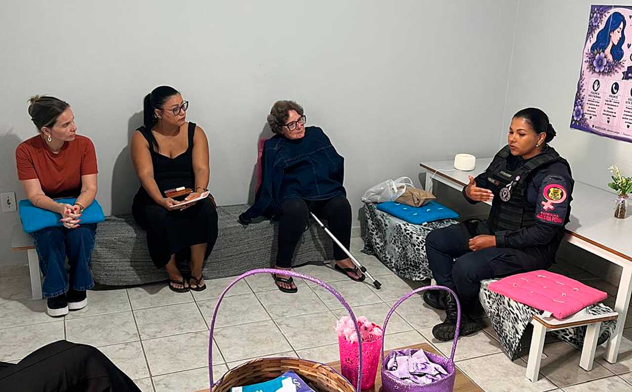Mulheres participam de roda de conversa sobre violência doméstica em São Pedro da Aldeia