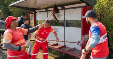 Equipes realizam serviços de limpeza e conservação em ruas de Maricá