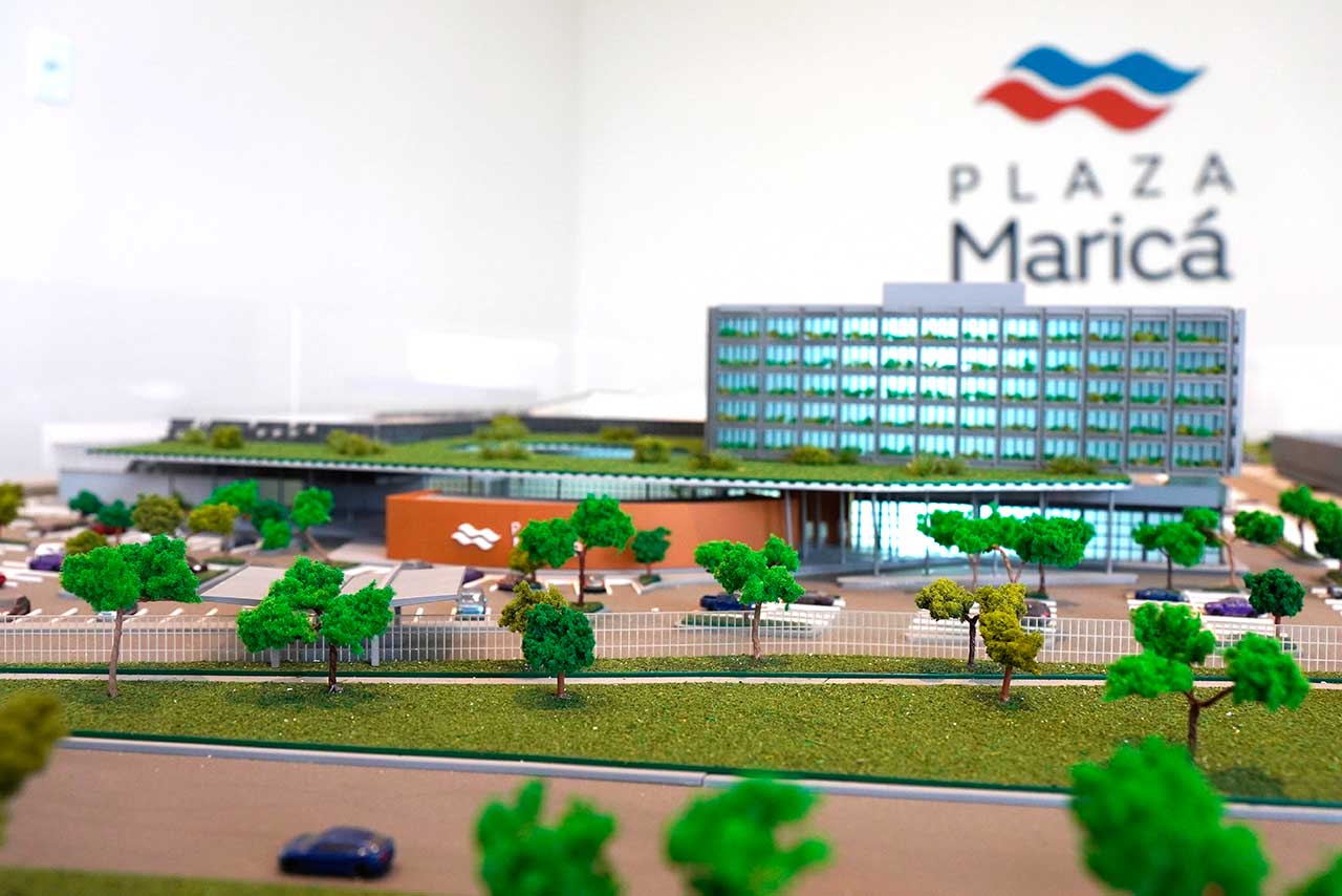 Área onde será construído o Plaza Maricá durante início da terraplanagem
