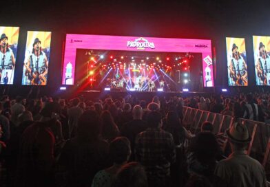 Falamansa se apresenta durante a Festa da Padroeira de Maricá na Barra.