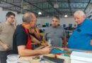 Alunos do curso de vitrais apresentam peças produzidas em oficina em Maricá.