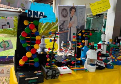 Estudantes apresentam projetos na Feira de Ciências 2026 em escola municipal de Araruama.