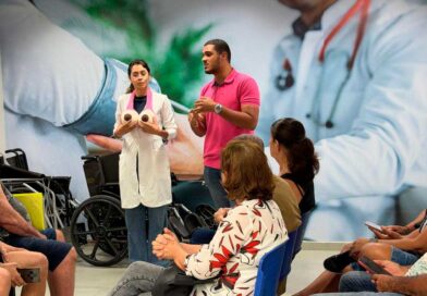 Ação de conscientização sobre o Outubro Rosa na Policlínica Municipal de São Pedro da Aldeia.