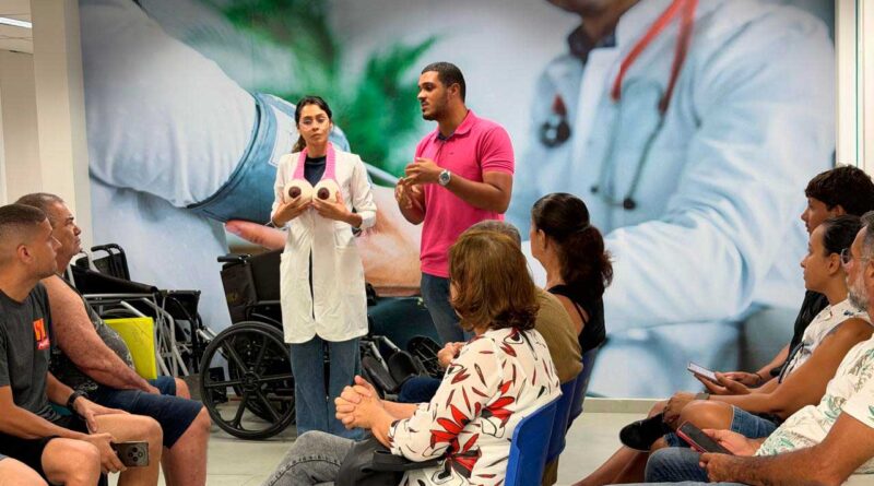 Ação de conscientização sobre o Outubro Rosa na Policlínica Municipal de São Pedro da Aldeia.