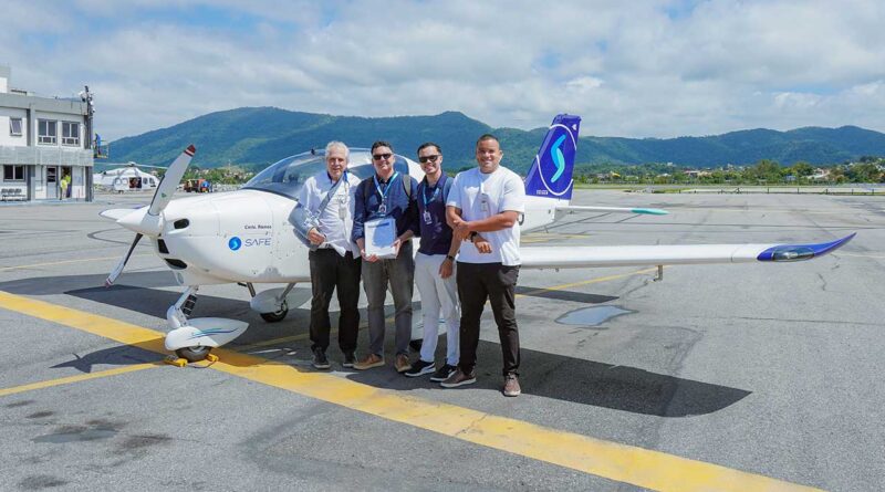 Aeronave da SAFE Escola de Aviação no Aeroporto de Maricá