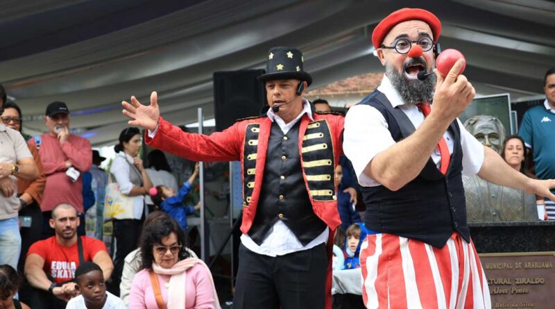 Apresentações circenses do Festival da Alegria em Araruama.