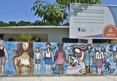 Ação social na Casa da Mulher de Maricá oferece serviços gratuitos de beleza e atendimento psicológico.